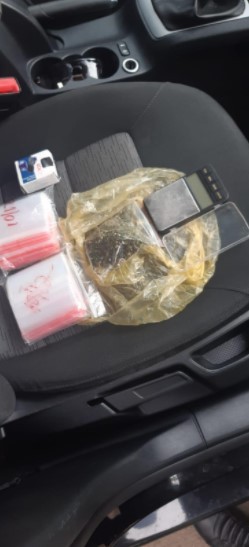 FOTO // Droguri în valoare de peste 300.000 de lei ridicate de polițiști